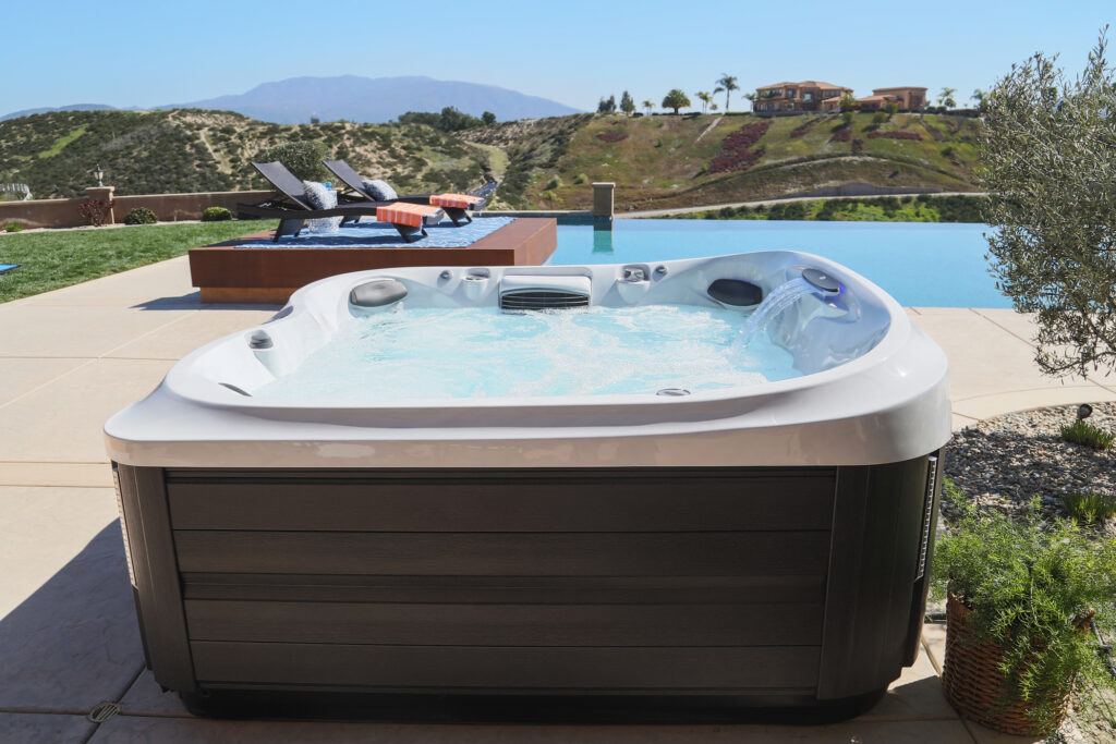 Shop Hot Tubs Bullfrog®, Jacuzzi®, Sundance® & Nordic™